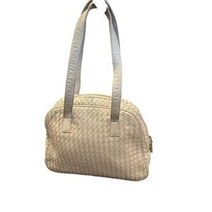Bloomingdale’s Women's Cream woven leather Intrecciato Shoulder Bag vintage